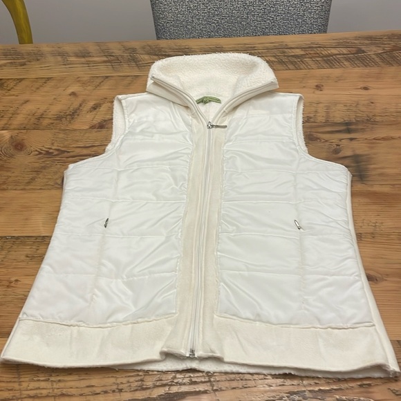 Carolyn Taylor Jackets & Blazers - Carolyn Taylor, White fleece puffy vest medium